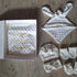 COFFRET: couverture minky x75cm + doudou minky nœud + un ensemble turban+bandeau+chaussons+moufles
